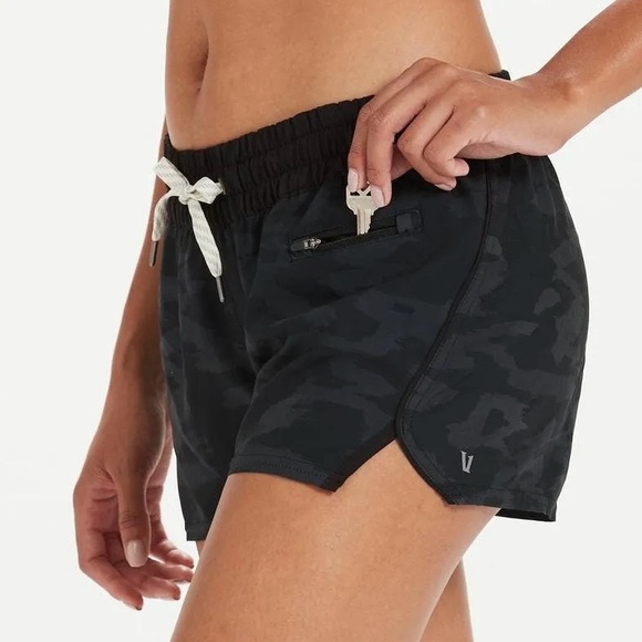 VUORI Black Camo Clementine 2.0 Active Training Running Summer Short Size Medium - Picture 14 of 14